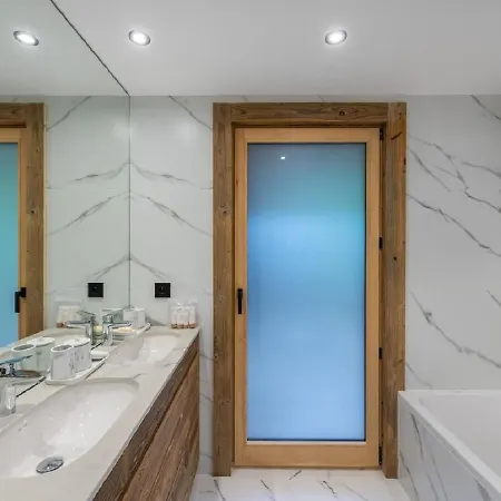 Holiday home Confortable Et Renove, Ce Grand Chalet Avec Jacuzzi